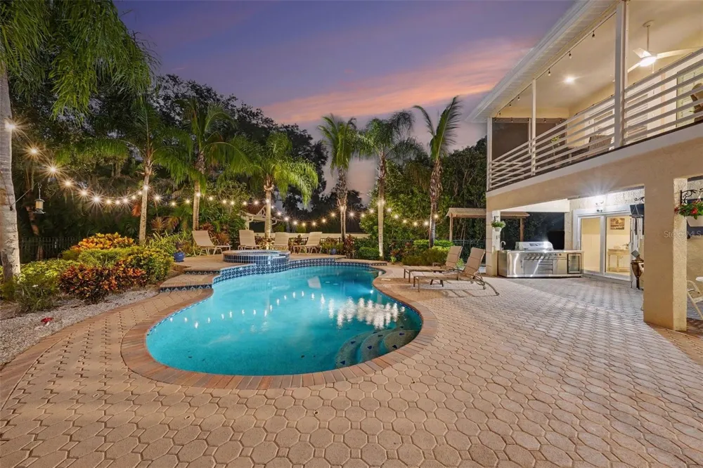 1021 W HENRY AVENUE Tampa, FL 33604