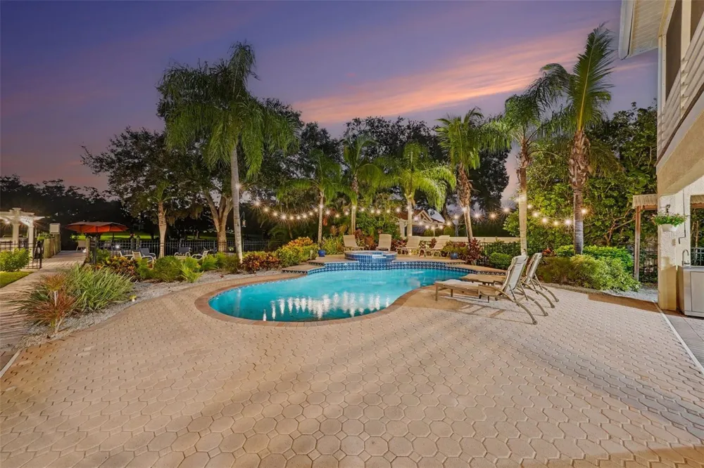 1021 W HENRY AVENUE Tampa, FL 33604