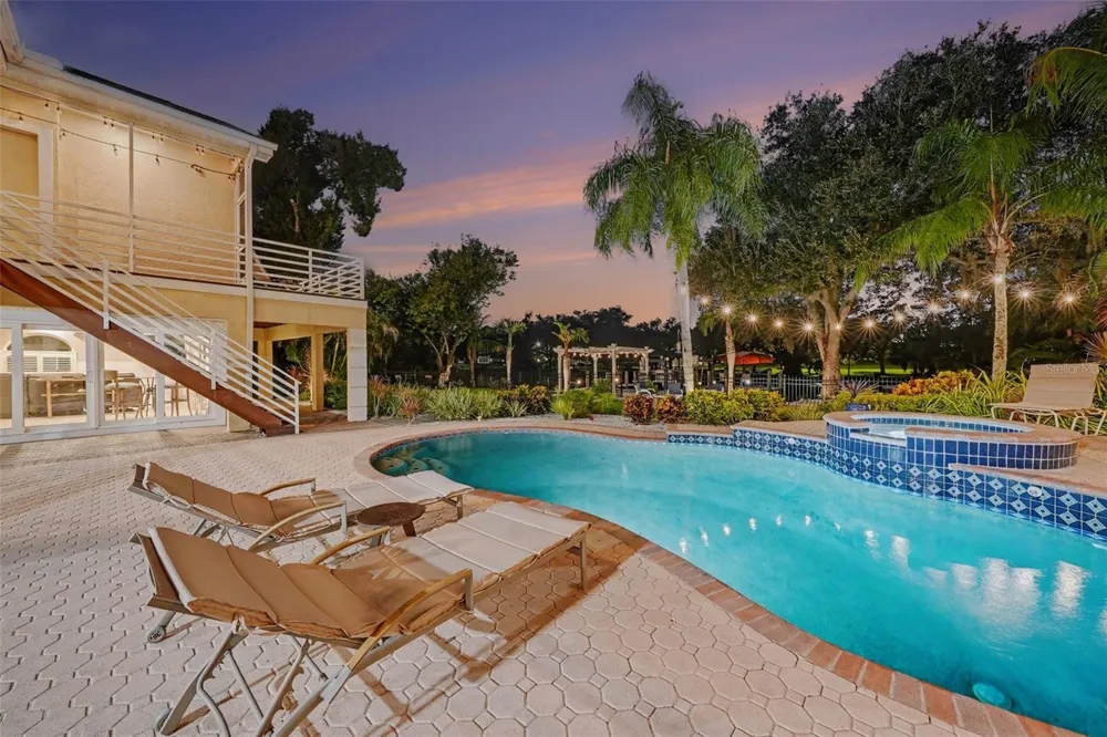 1021 W HENRY AVENUE Tampa, FL 33604