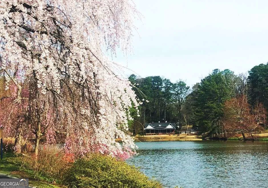 1 Lakeshore DR Avondale Estates, GA 30002