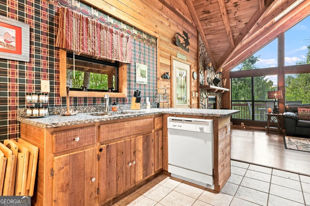 219 Nantahala DR Blue Ridge, GA 30513