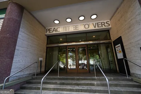 300 Peachtree ST NE
