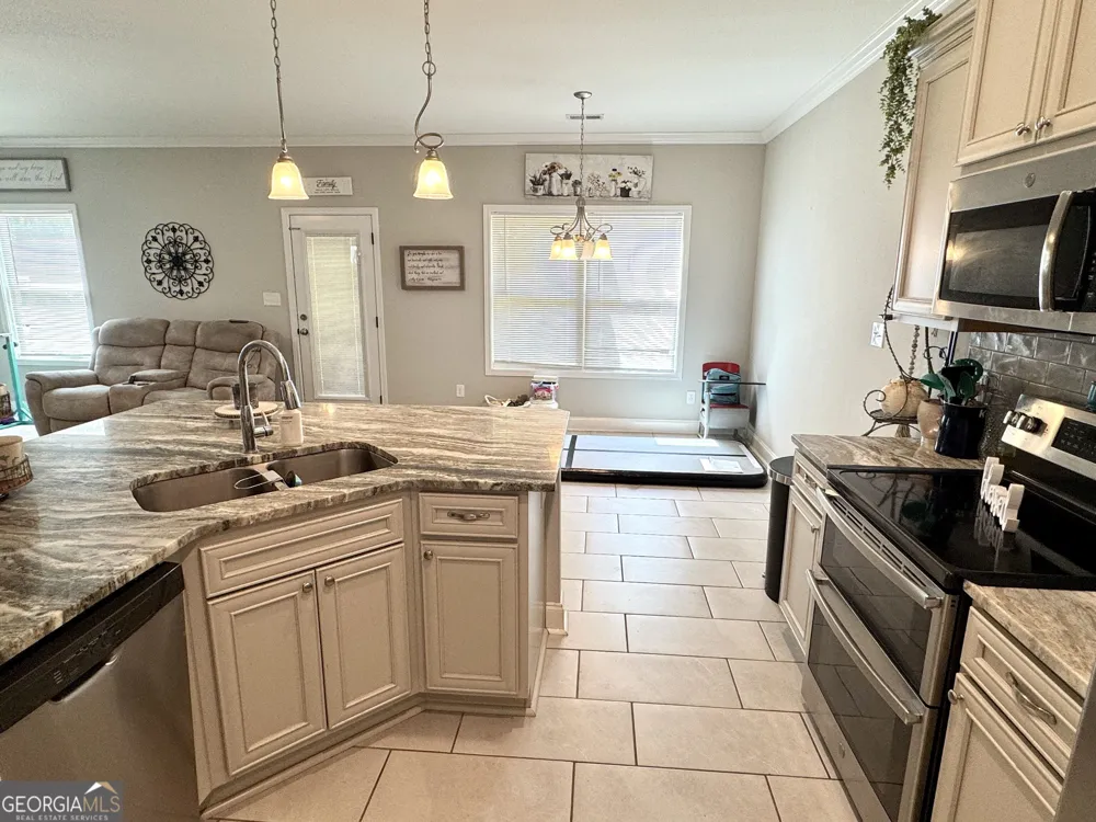 229 Hallie LN Macon, GA 31211