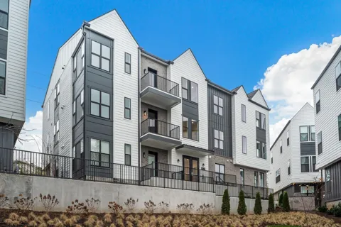 505 Community Ct #303