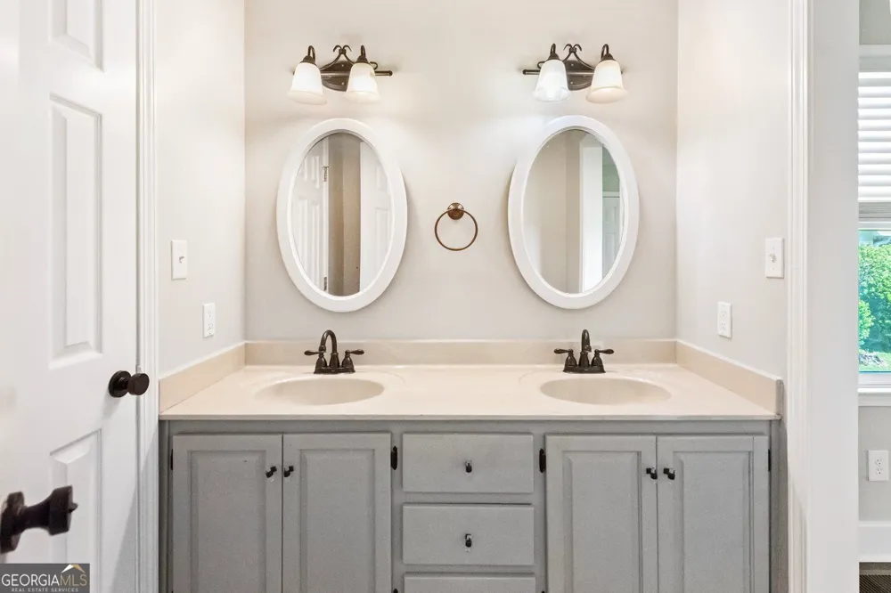 121 W Allison CIR Carrollton, GA 30117