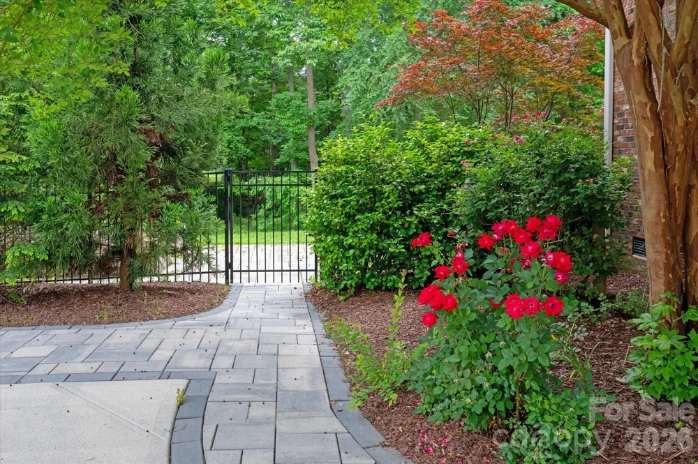 409 Running Horse Lane Waxhaw, NC 28173