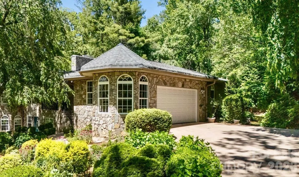 3 Northwood Road Asheville, NC 28804