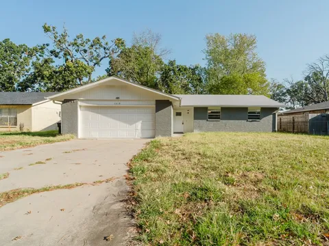 1319 W Forest Drive