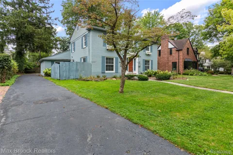 600 WESTWOOD DRIVE