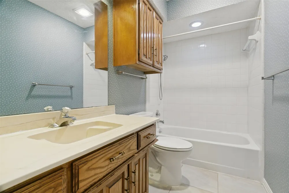 1927 E Branch Hollow Drive Carrollton, TX 75007