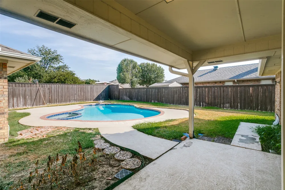 1927 E Branch Hollow Drive Carrollton, TX 75007
