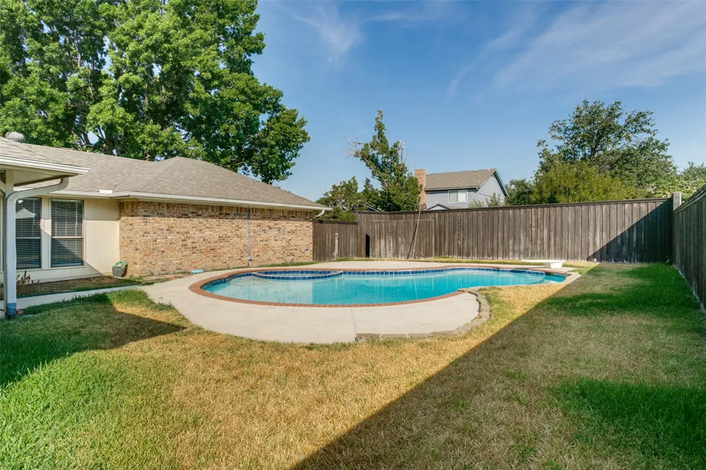 1927 E Branch Hollow Drive Carrollton, TX 75007