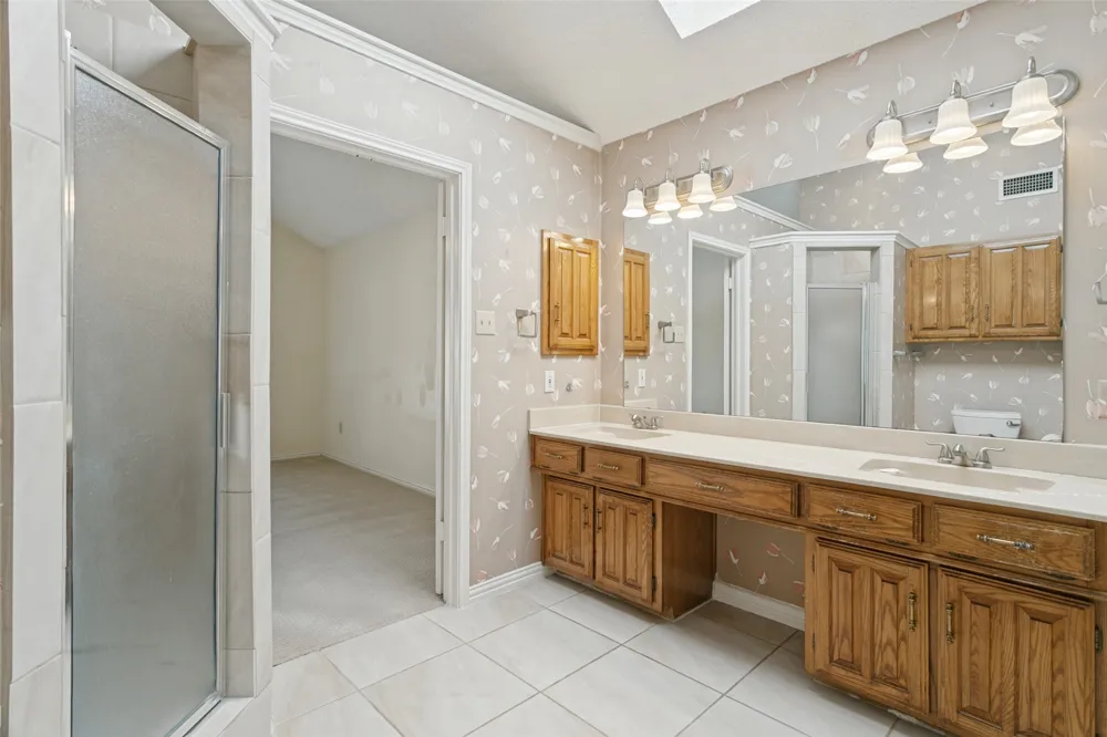 1927 E Branch Hollow Drive Carrollton, TX 75007