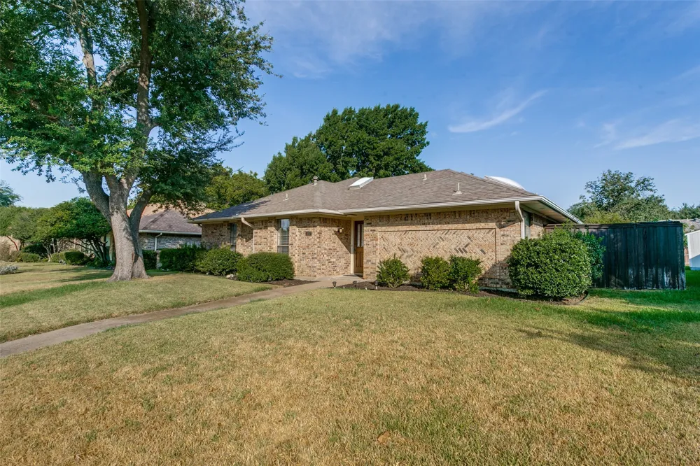 1927 E Branch Hollow Drive Carrollton, TX 75007