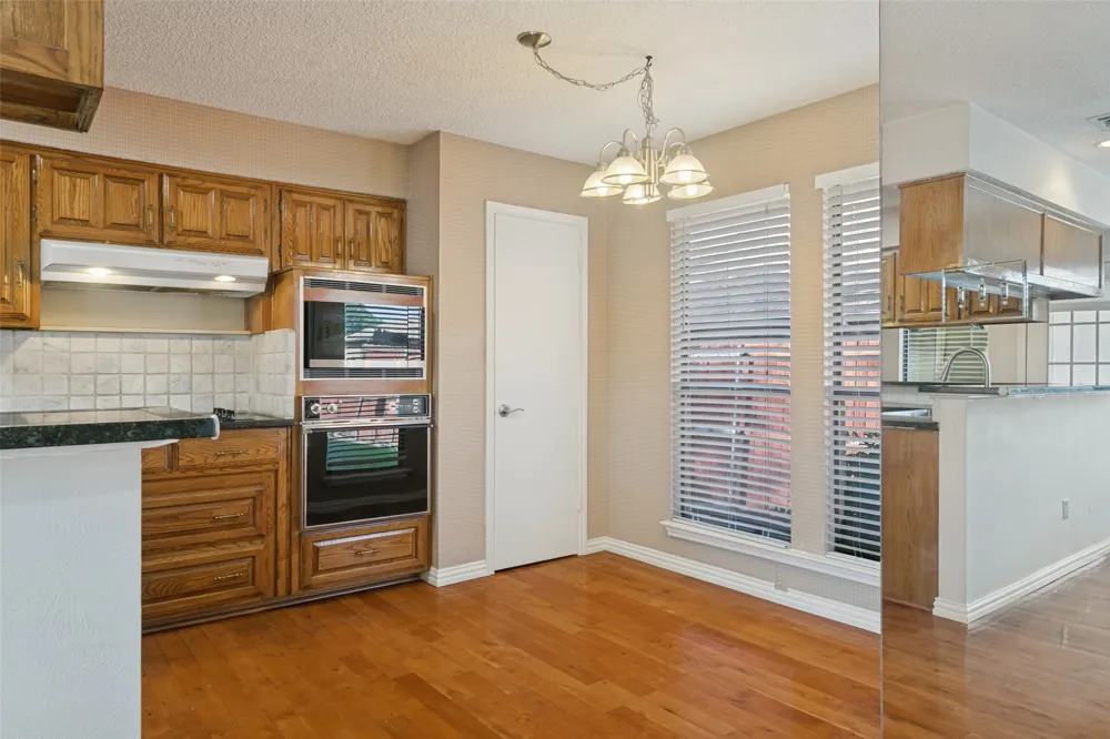 1927 E Branch Hollow Drive Carrollton, TX 75007