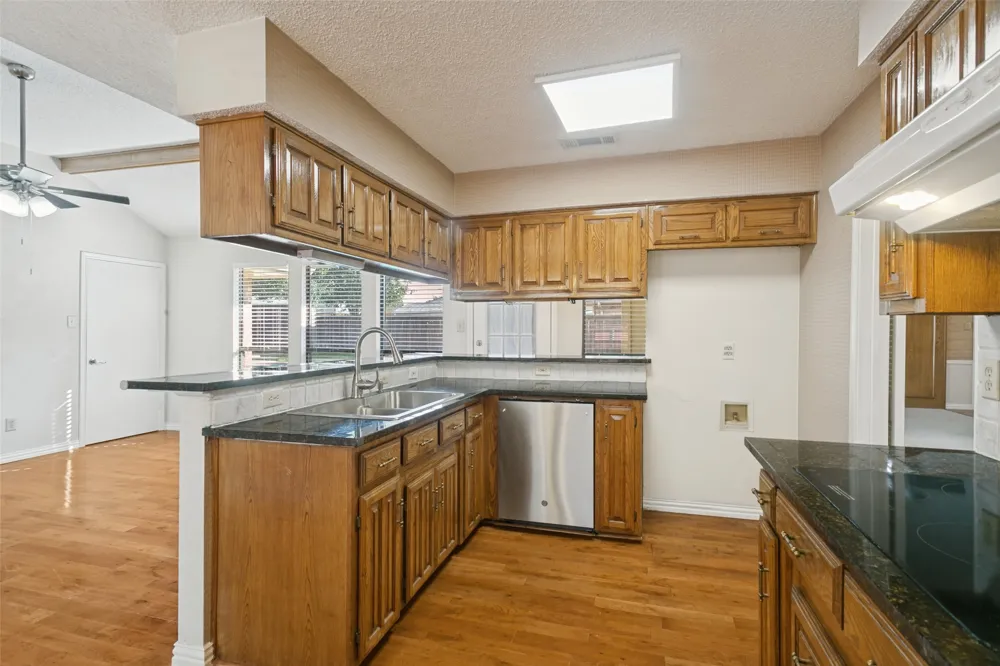 1927 E Branch Hollow Drive Carrollton, TX 75007