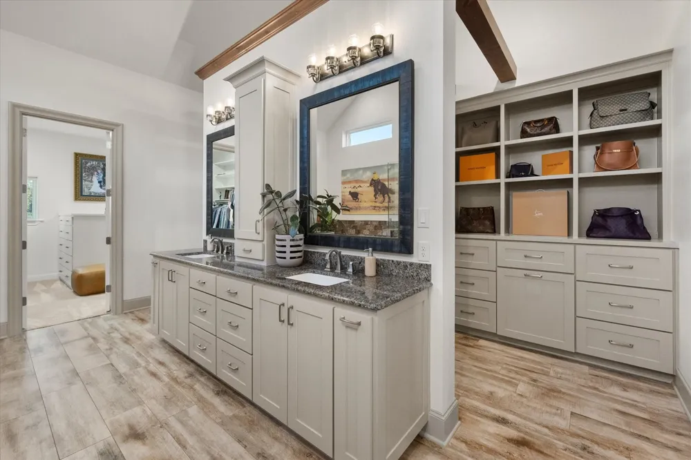 10613 Kyle Circle Burleson, TX 76028