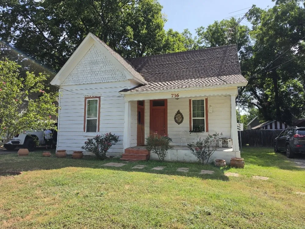 736 Robinson Street Cleburne, TX 76031