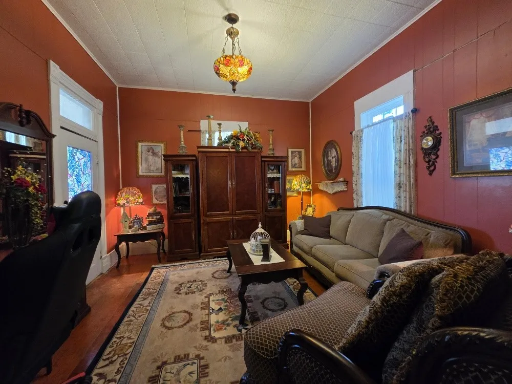 736 Robinson Street Cleburne, TX 76031