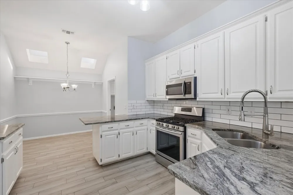 2540 Plumdale Drive Carrollton, TX 75006