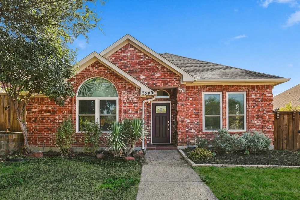 2540 Plumdale Drive Carrollton, TX 75006