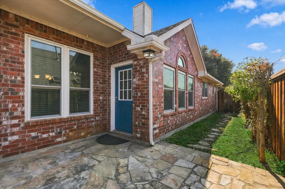 2540 Plumdale Drive Carrollton, TX 75006