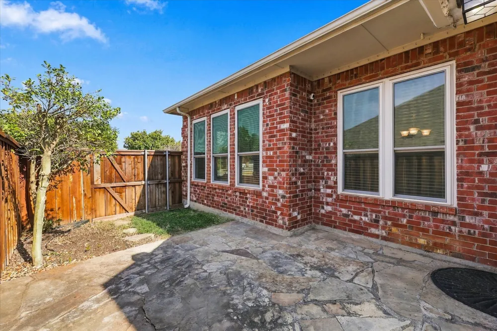2540 Plumdale Drive Carrollton, TX 75006