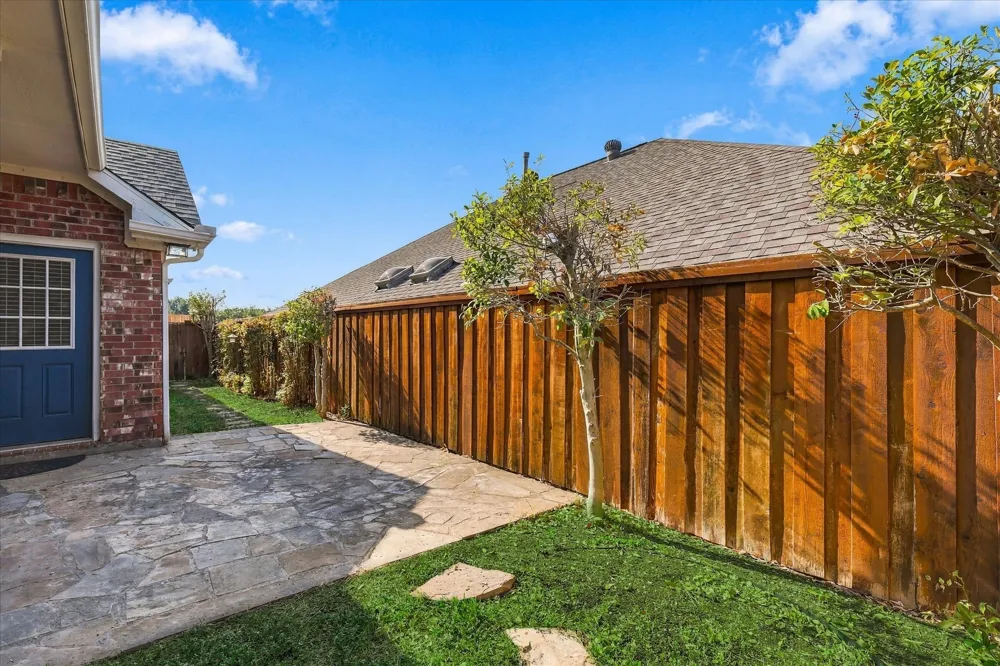 2540 Plumdale Drive Carrollton, TX 75006