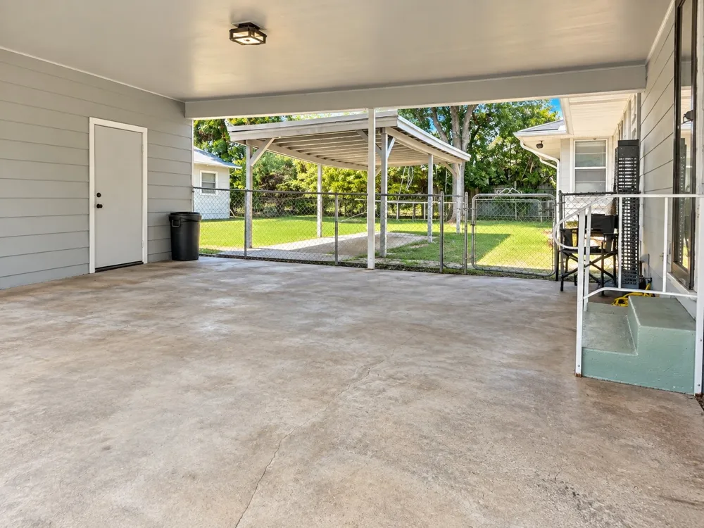 224 E 9th Street Bonham, TX 75418