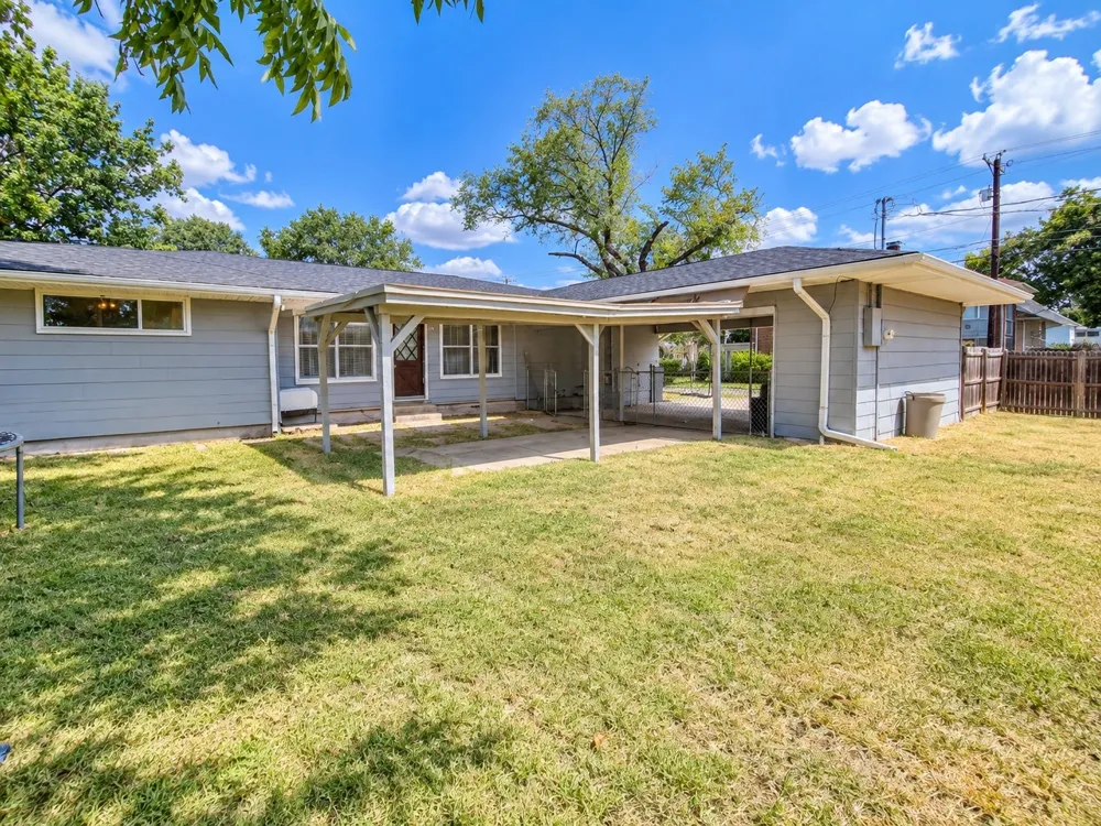 224 E 9th Street Bonham, TX 75418