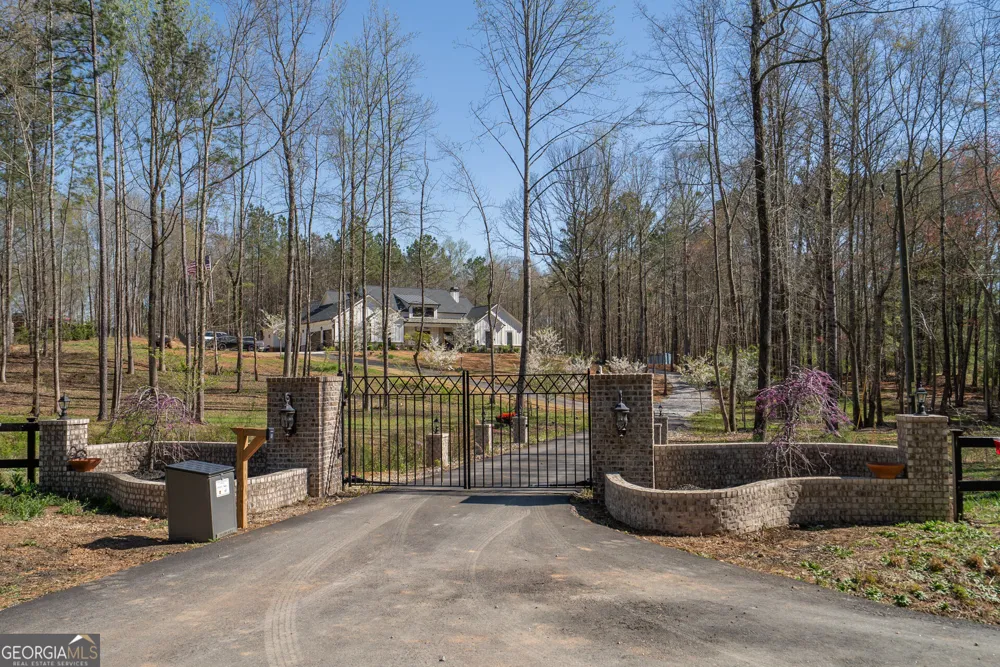 1953 Barton Bridge RD Monroe, GA 30655