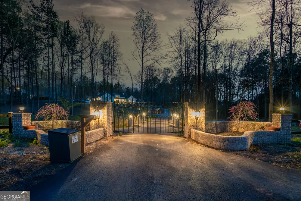 1953 Barton Bridge RD Monroe, GA 30655