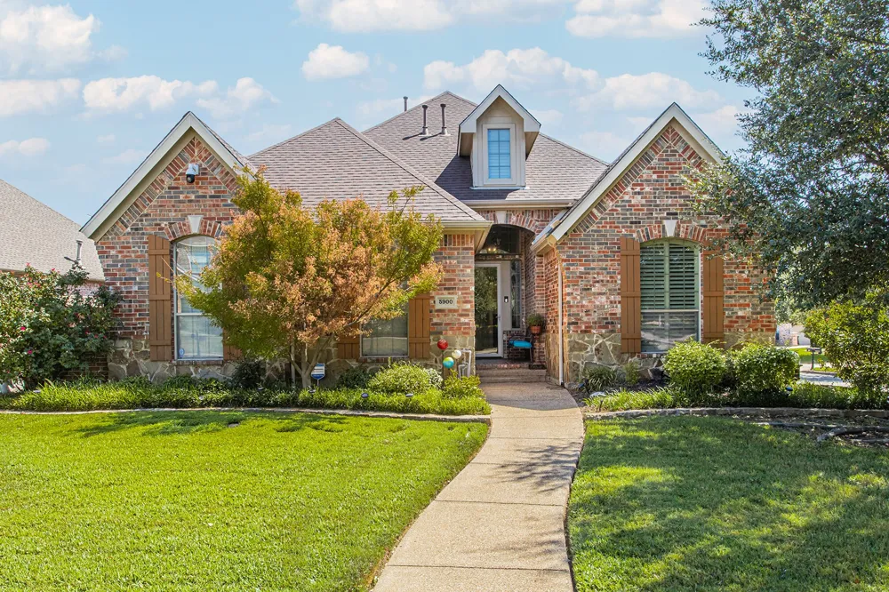 5900 Barton Springs Drive North Richland Hills, TX 76180