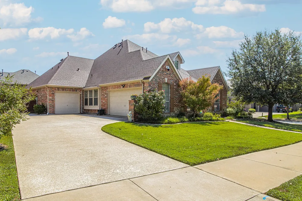 5900 Barton Springs Drive North Richland Hills, TX 76180