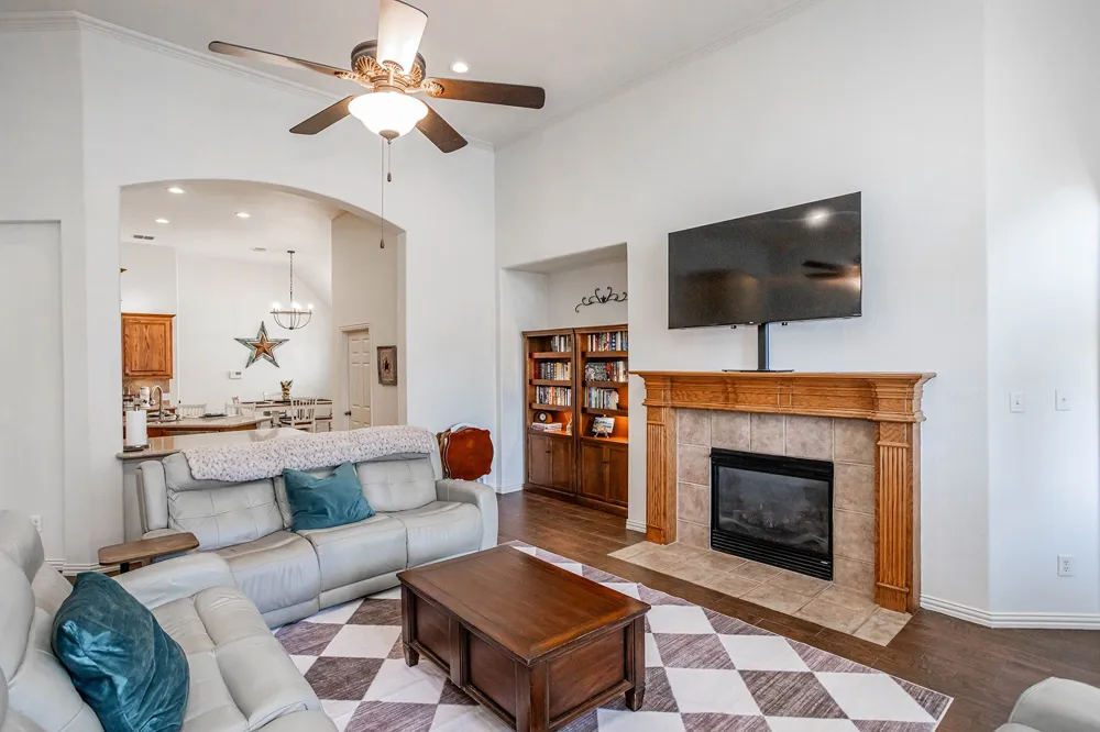 5900 Barton Springs Drive North Richland Hills, TX 76180