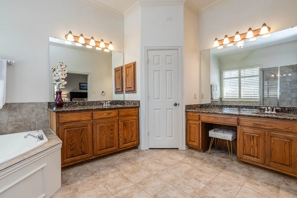 5900 Barton Springs Drive North Richland Hills, TX 76180