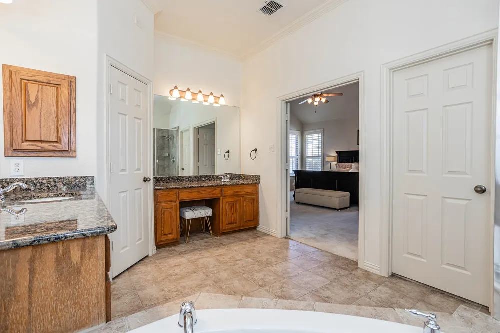 5900 Barton Springs Drive North Richland Hills, TX 76180