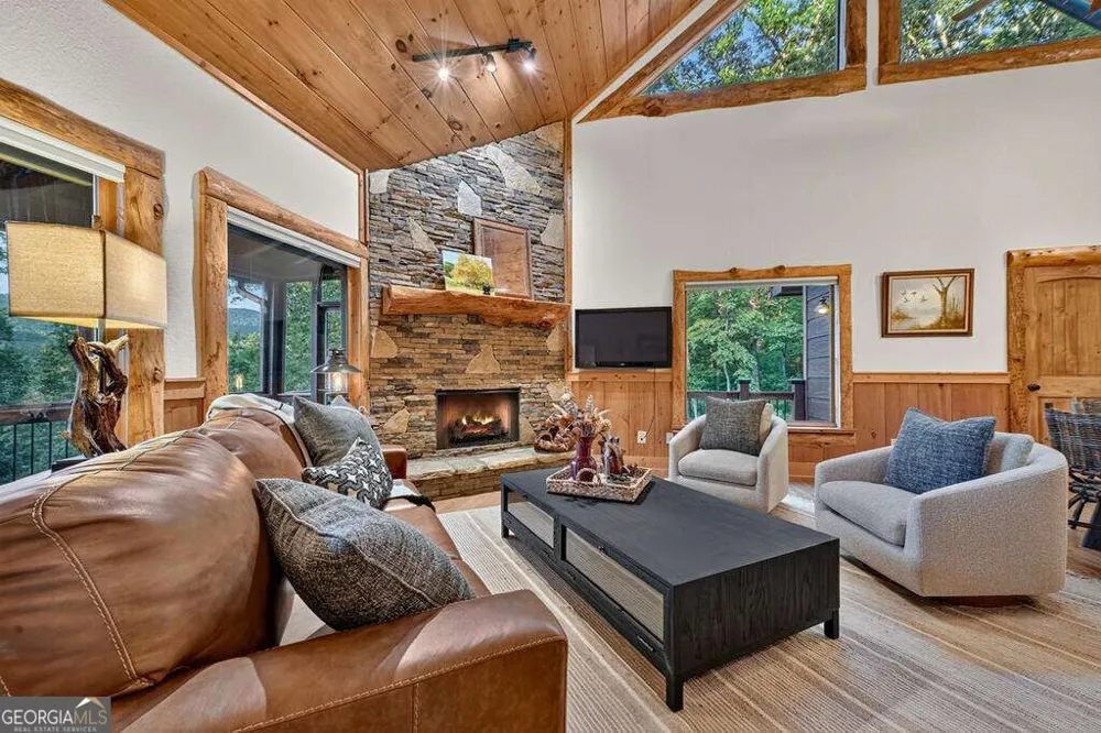 169 Walnut Mountain RD Ellijay, GA 30540