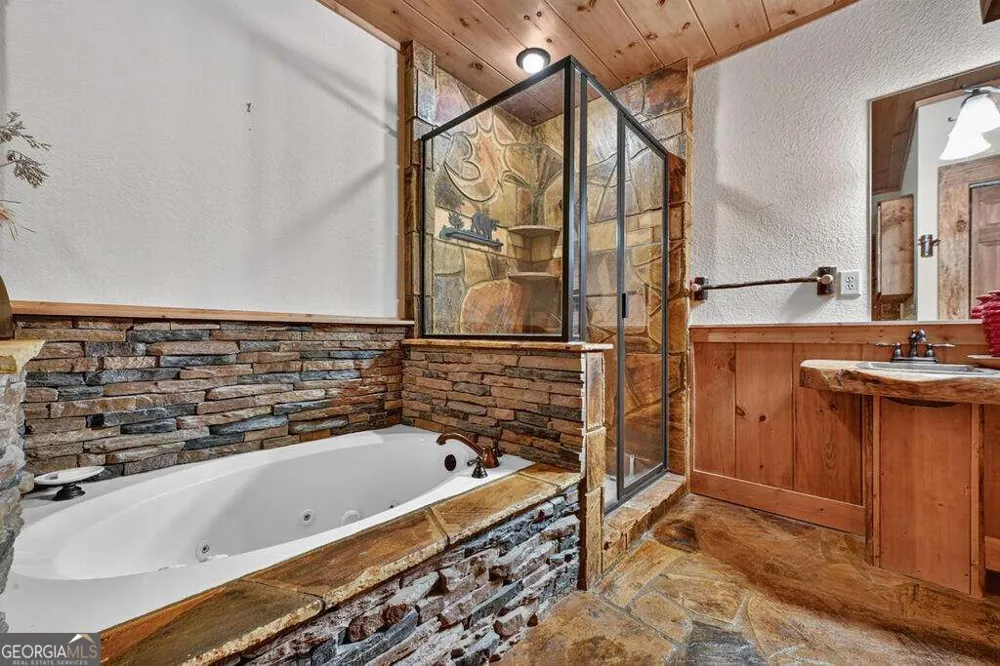 169 Walnut Mountain RD Ellijay, GA 30540