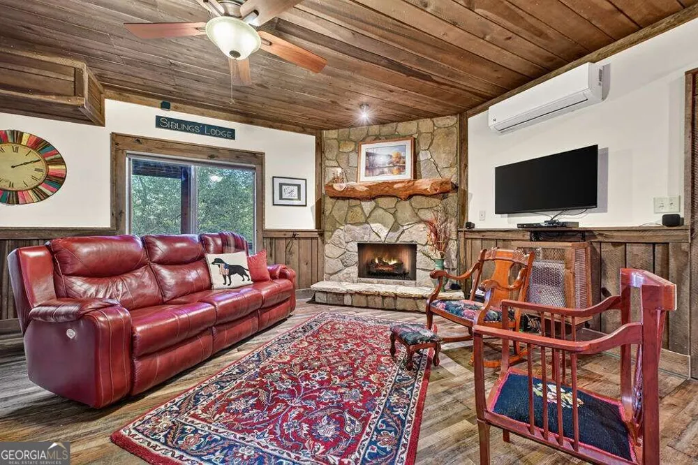169 Walnut Mountain RD Ellijay, GA 30540