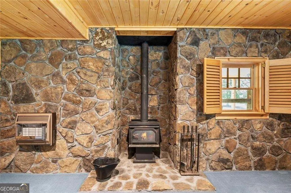 25 Clayton Chester RD Dawsonville, GA 30534