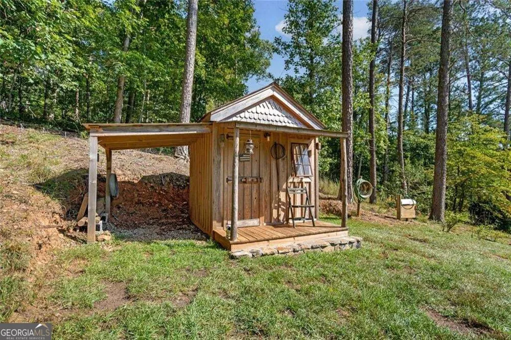 25 Clayton Chester RD Dawsonville, GA 30534
