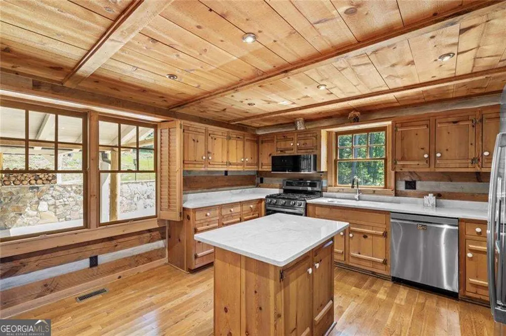 25 Clayton Chester RD Dawsonville, GA 30534
