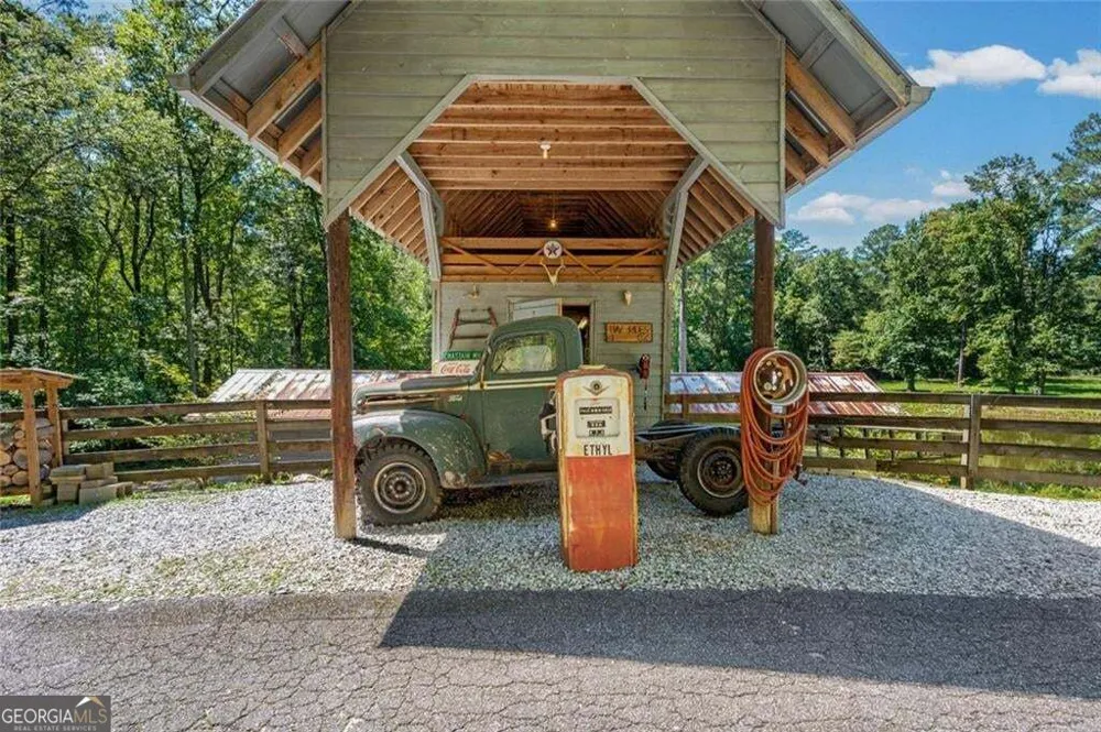 25 Clayton Chester RD Dawsonville, GA 30534