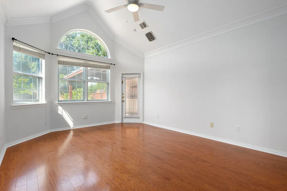 321 Andre Drive Irving, TX 75063