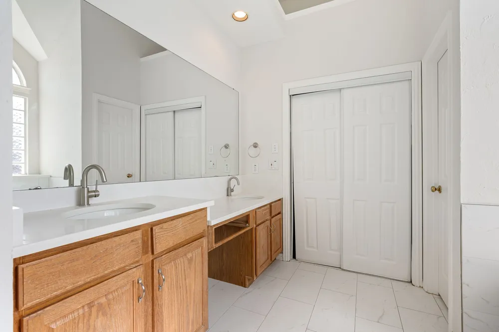 321 Andre Drive Irving, TX 75063