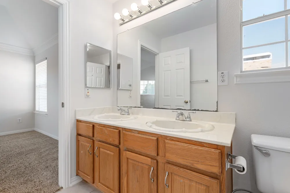 321 Andre Drive Irving, TX 75063
