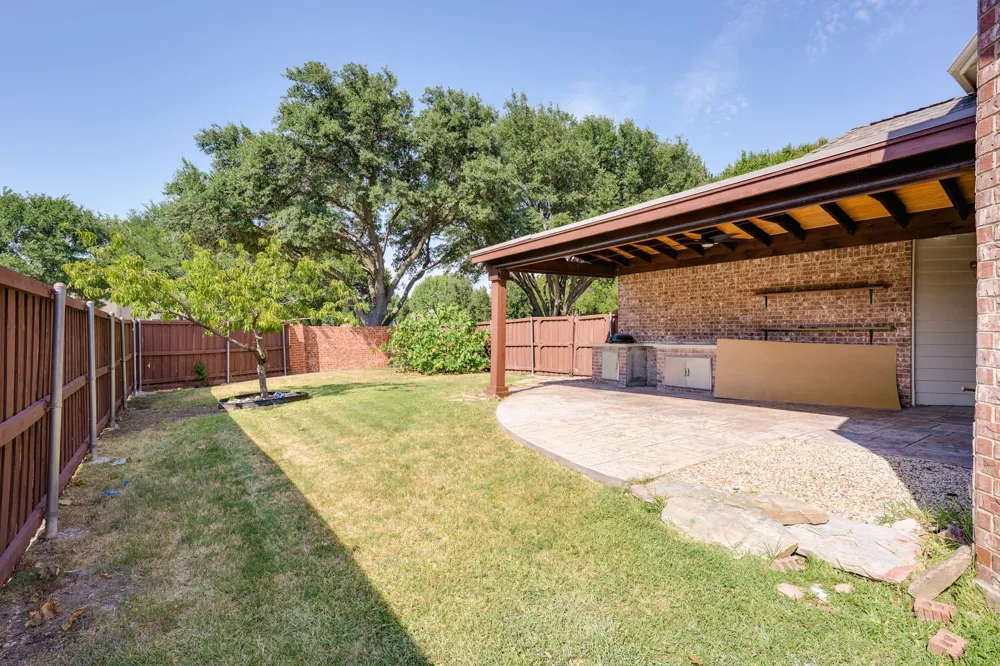 321 Andre Drive Irving, TX 75063
