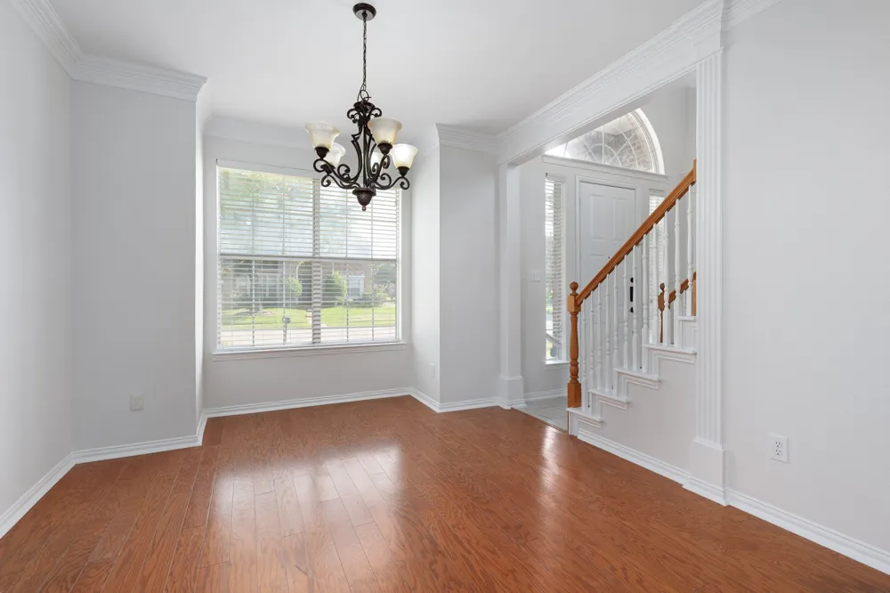321 Andre Drive Irving, TX 75063