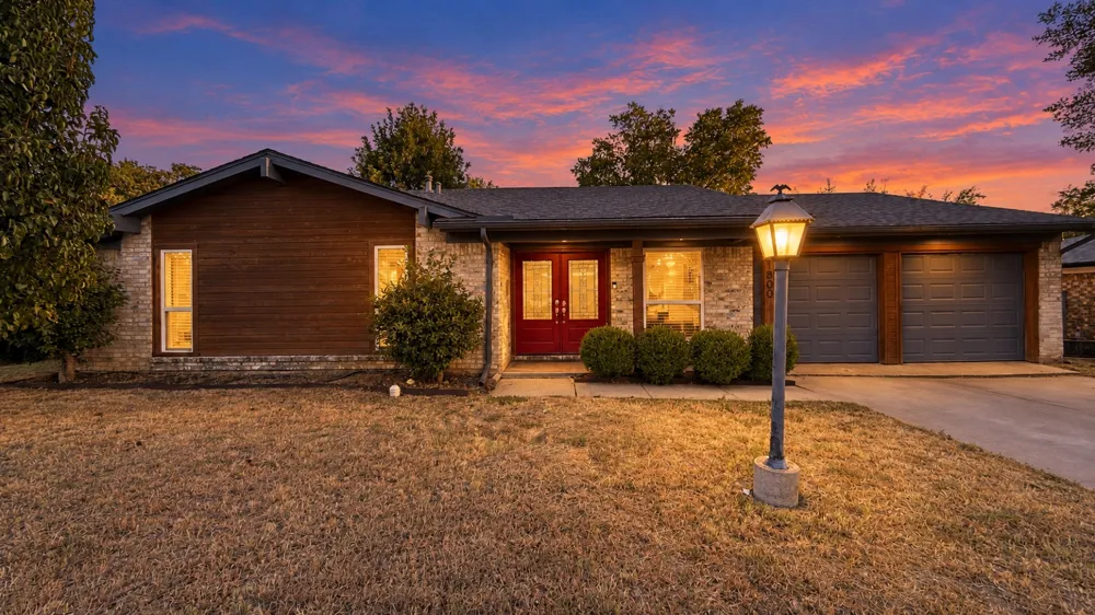 1800 Lexington Place Bedford, TX 76022